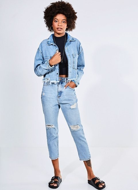 jaqueta cropped oversized em jeans claro