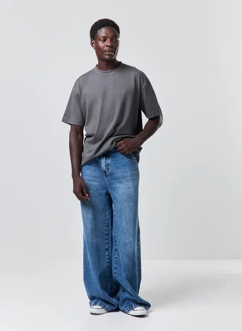Grey relaxed-fit T-shirt with extra ease through the chest and sleeves