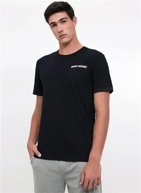 camiseta com bordado quem never? camiseta com bordado quem never?