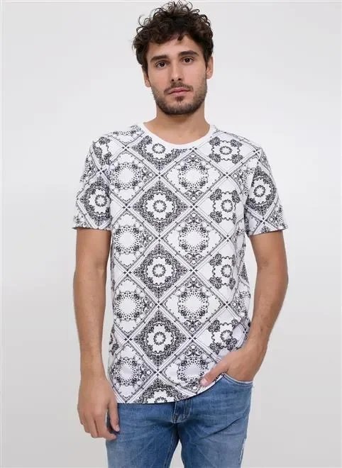 camiseta estampada lenço camiseta estampada lenço