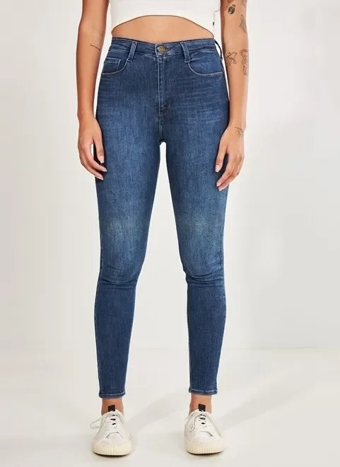 calça jeans skinny em azul médio calça jeans skinny em azul médio
