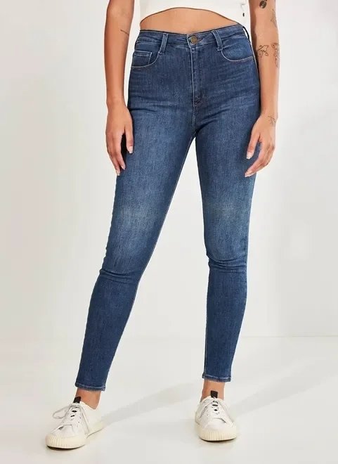 calça jeans skinny em azul médio calça jeans skinny em azul médio