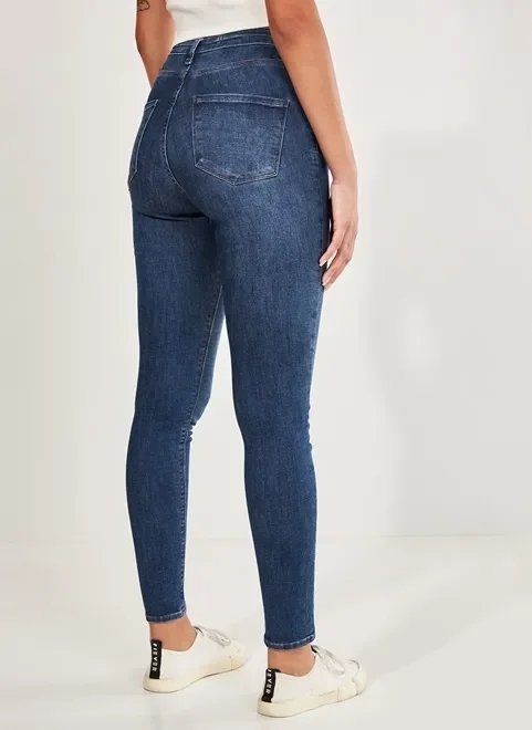 calça jeans skinny em azul médio calça jeans skinny em azul médio