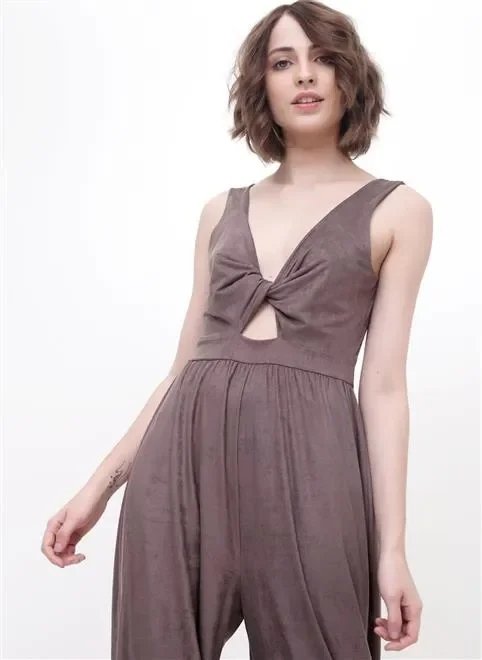 macacão pantacourt em suede macacão pantacourt em suede