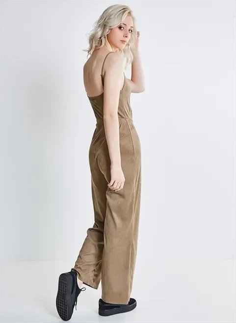 macacão em suede canelado verde musgo macacão em suede canelado verde musgo