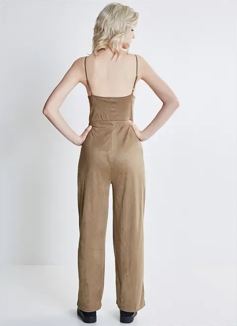 macacão em suede canelado verde musgo macacão em suede canelado verde musgo