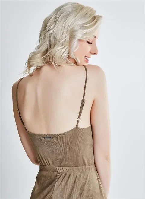 macacão em suede canelado verde musgo macacão em suede canelado verde musgo