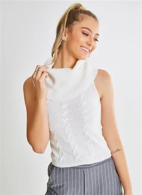 blusa gola alta com detalhe tranças blusa gola alta com detalhe tranças