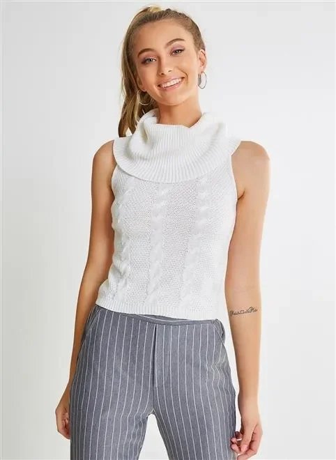 blusa gola alta com detalhe tranças blusa gola alta com detalhe tranças