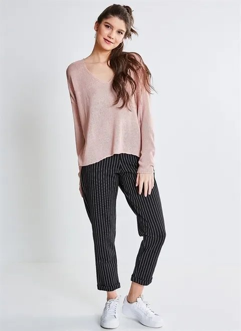 blusa em tricô leve gola v blusa em tricô leve gola v