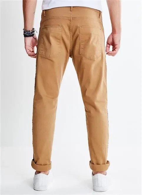 calça skinny em jeans com listra calça skinny em jeans com listra