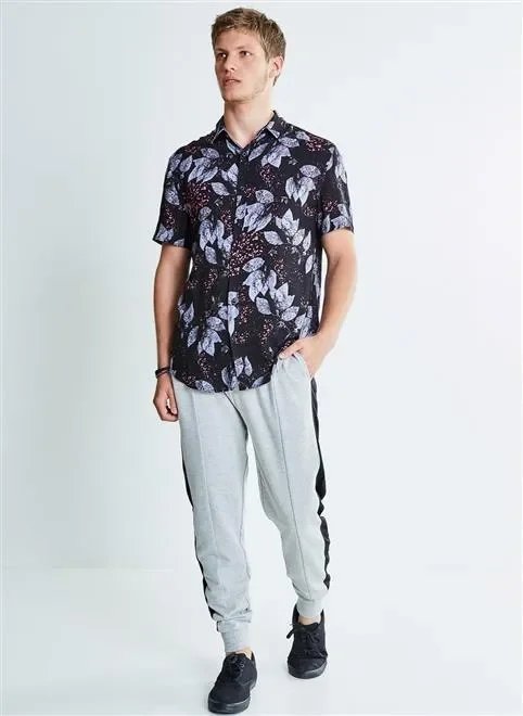 calça moletom com recorte lateral calça moletom com recorte lateral