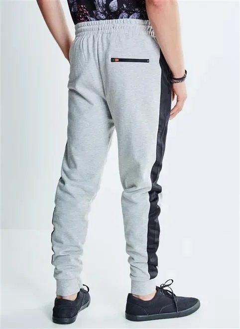 calça moletom com recorte lateral calça moletom com recorte lateral