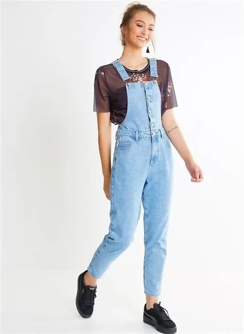 macacão jeans mom com botões macacão jeans mom com botões