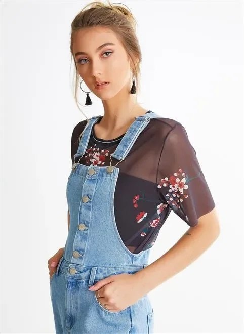 macacão jeans mom com botões macacão jeans mom com botões