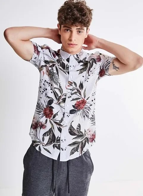 camisa manga curta floral branca camisa manga curta floral branca