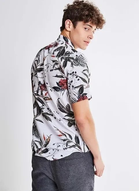 camisa manga curta floral branca camisa manga curta floral branca