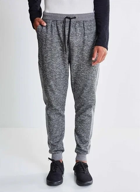 calça moletom mesclado com recortes calça moletom mesclado com recortes