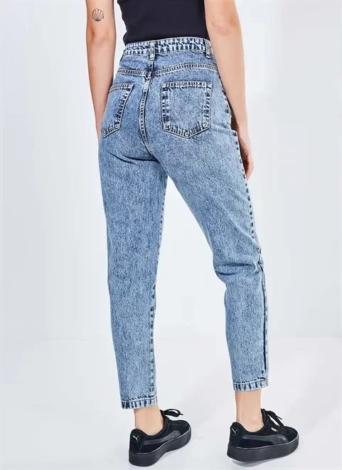 calça mom jeans marmorizado calça mom jeans marmorizado