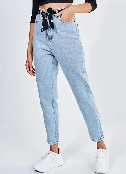 calça mom jeans com cinto calça mom jeans com cinto