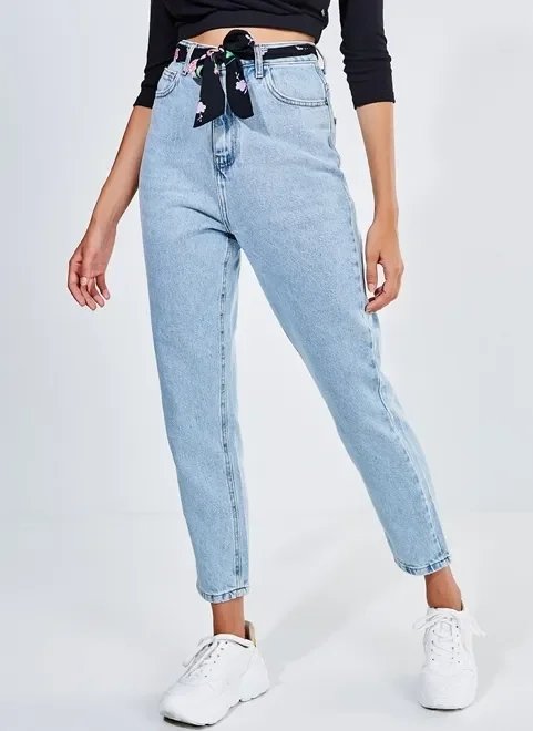 calça mom jeans com cinto calça mom jeans com cinto