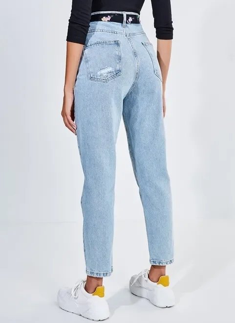 calça mom jeans com cinto calça mom jeans com cinto