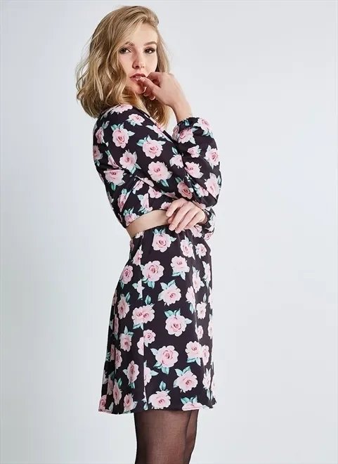 vestido floral com abertura nas laterais vestido floral com abertura nas laterais