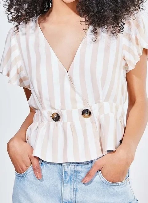 blusa transpassada com botões blusa transpassada com botões