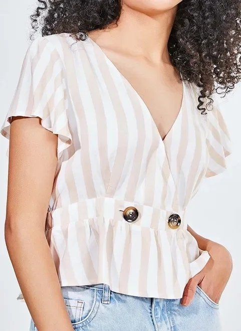 blusa transpassada com botões blusa transpassada com botões