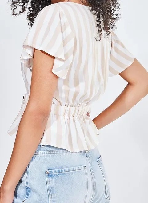 blusa transpassada com botões blusa transpassada com botões