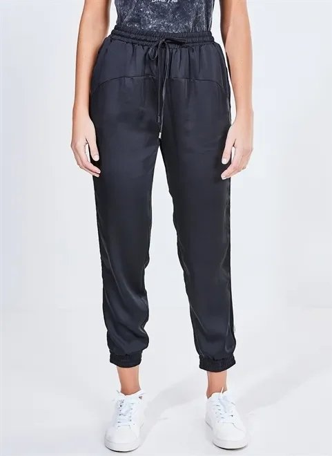 calça esportiva em cetim calça esportiva em cetim