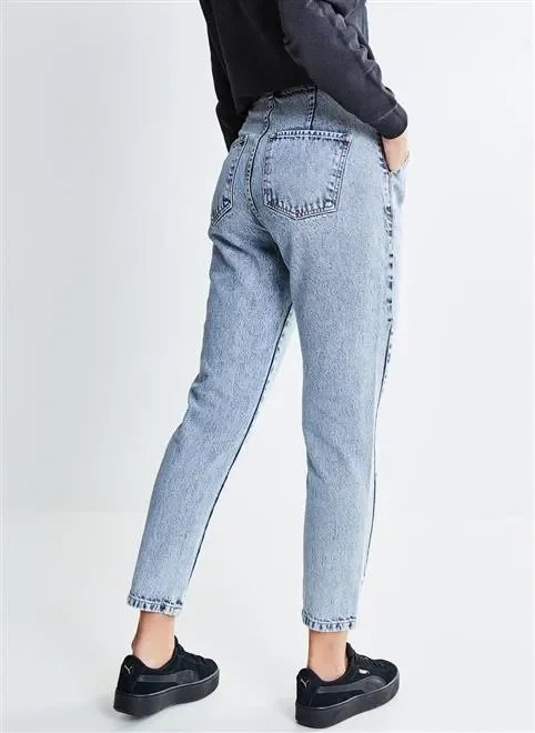 calça jeans marmorizada modelo mom calça jeans marmorizada modelo mom