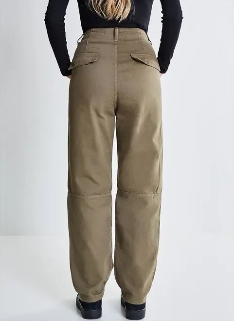 calça reta em sarja calça reta em sarja