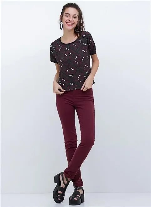 calça vinho com bordado boho lateral calça vinho com bordado boho lateral