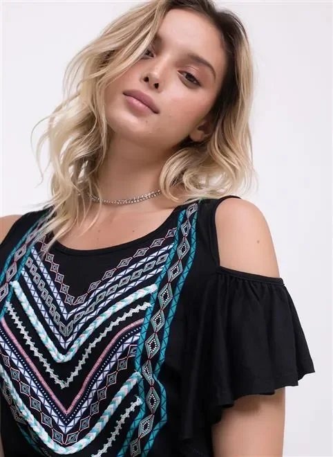 blusa ombro de fora puff + aplicação blusa ombro de fora puff + aplicação