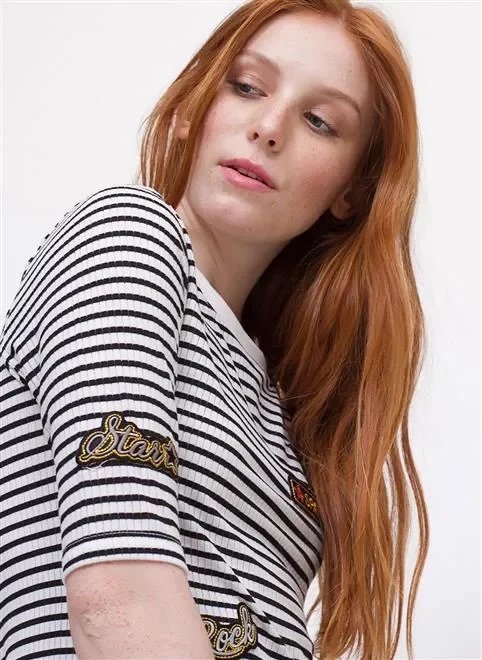 t-shirt ribana listrada com patches t-shirt ribana listrada com patches