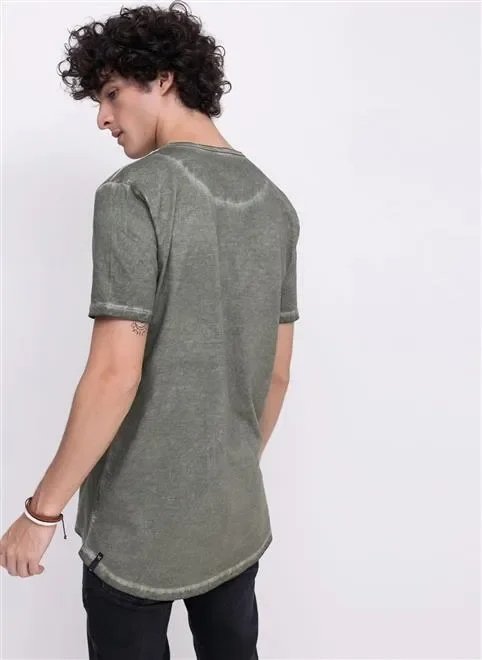 camiseta stonada com recorte e bolso camiseta stonada com recorte e bolso