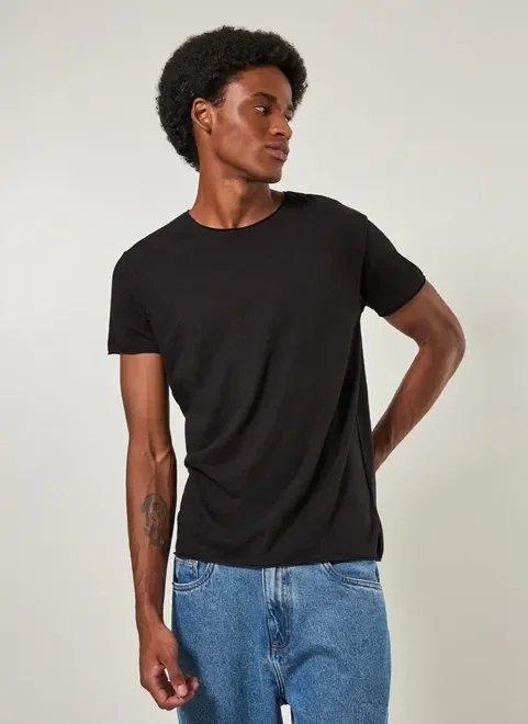 camiseta básica em malha leve camiseta básica em malha leve