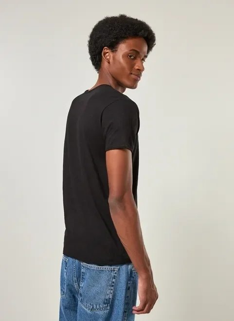 camiseta básica em malha leve camiseta básica em malha leve