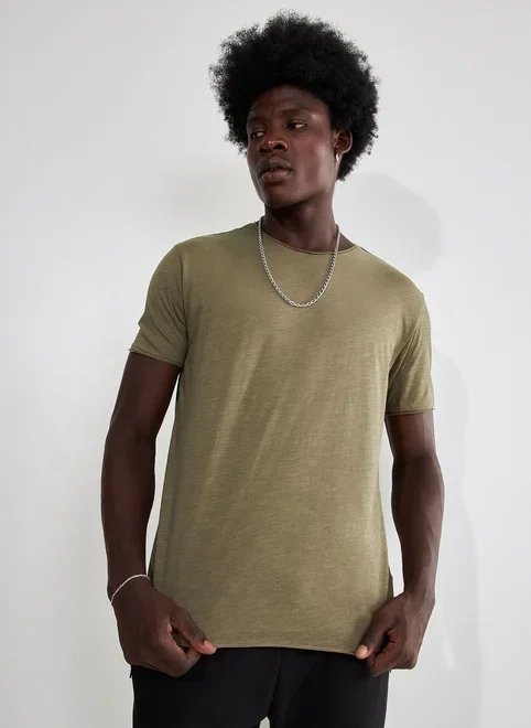 camiseta básica em malha leve camiseta básica em malha leve