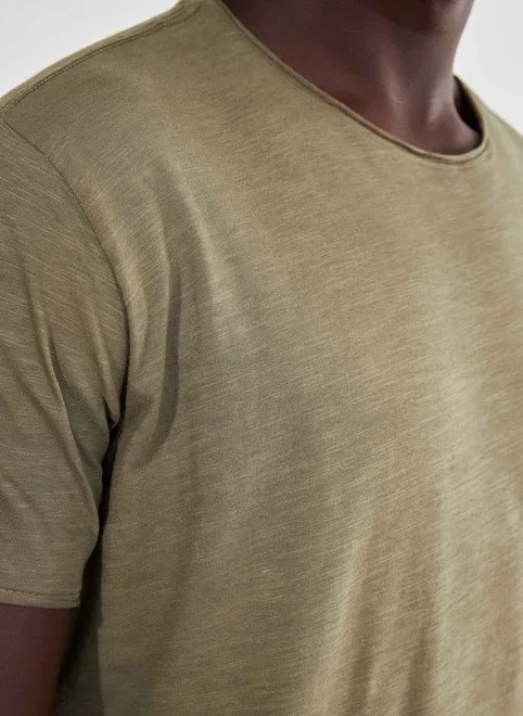 camiseta básica em malha leve camiseta básica em malha leve