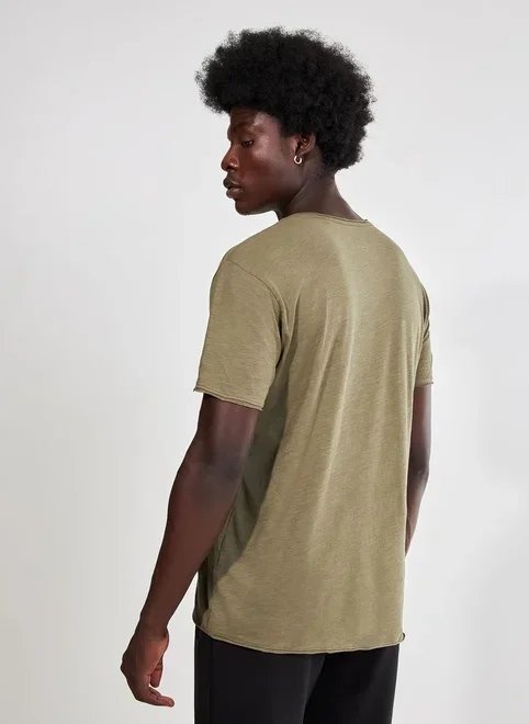 camiseta básica em malha leve camiseta básica em malha leve