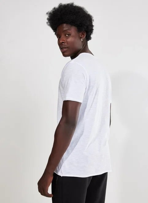 camiseta básica em malha leve camiseta básica em malha leve