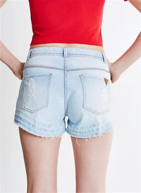 short jeans com barra desfiadinha short jeans com barra desfiadinha