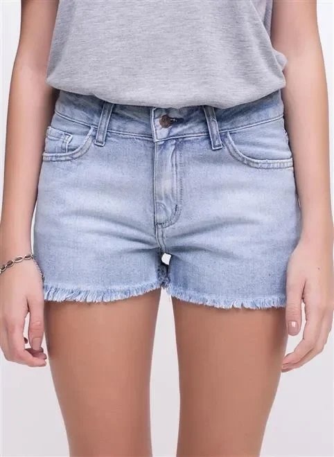 short com barra desfiada em jeans short com barra desfiada em jeans