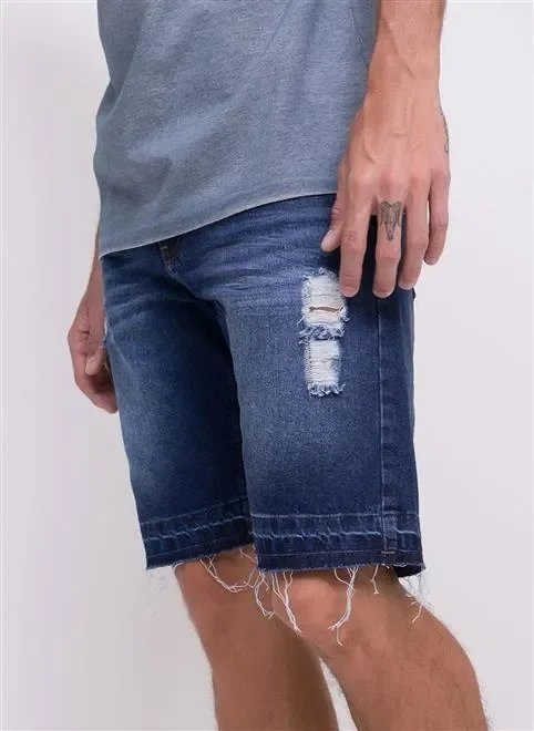 bermuda em jeans com barra desfiada bermuda em jeans com barra desfiada