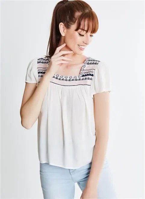 blusa bata com bordado blusa bata com bordado