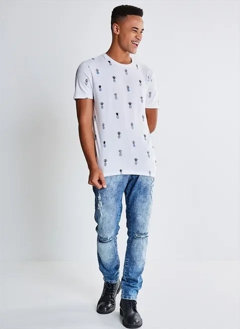 camiseta estampada com abacaxis camiseta estampada com abacaxis