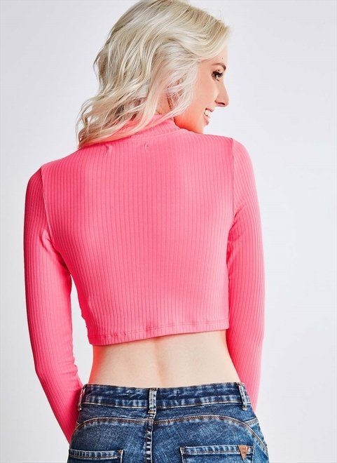 blusa cropped rosa neon