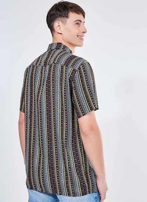 camisa estampa étnica com listras neon camisa estampa étnica com listras neon